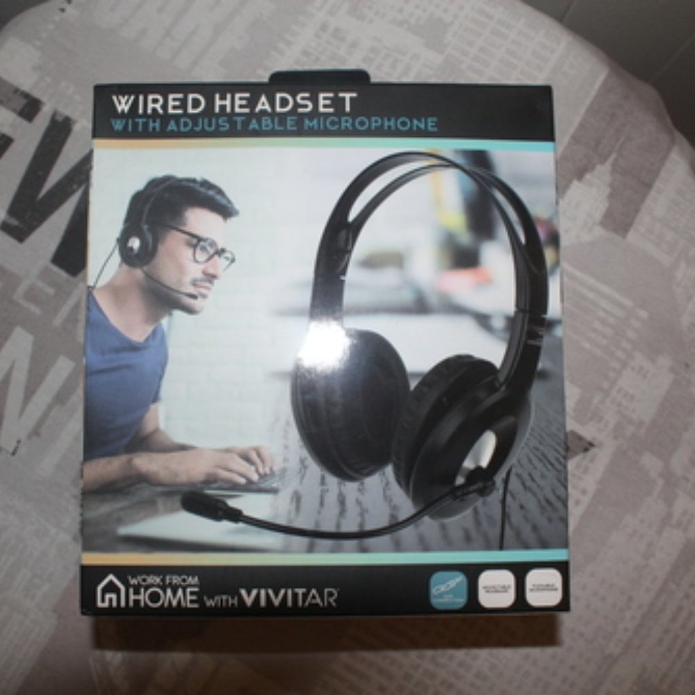 Vivitar Wired Headset with Adjustable Mic NIB